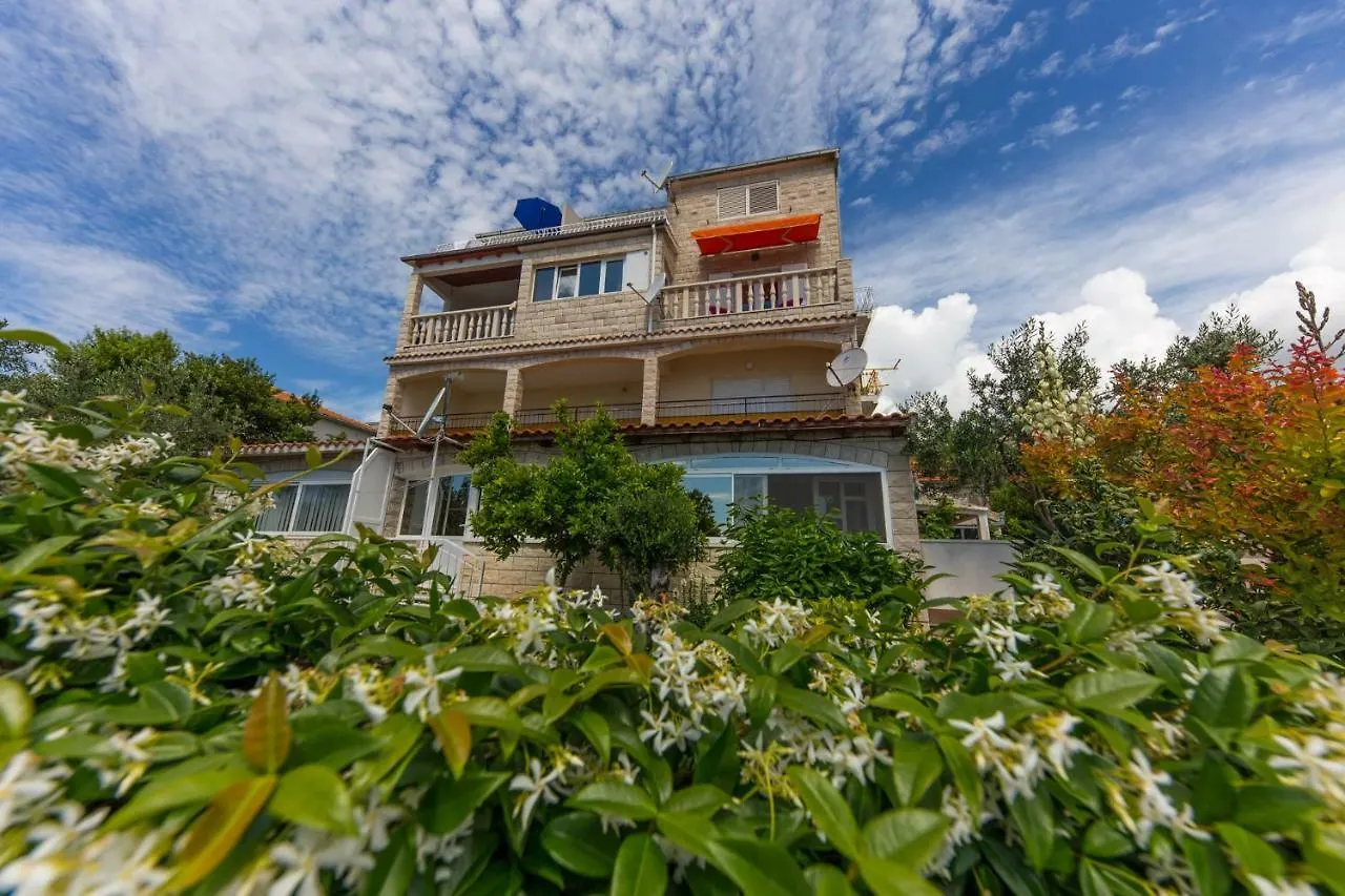 Apartments Marko Trogir 0*,